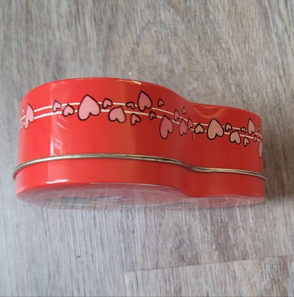 Disney Heart-Shaped Valentine's Tin - Picture 5 of 7